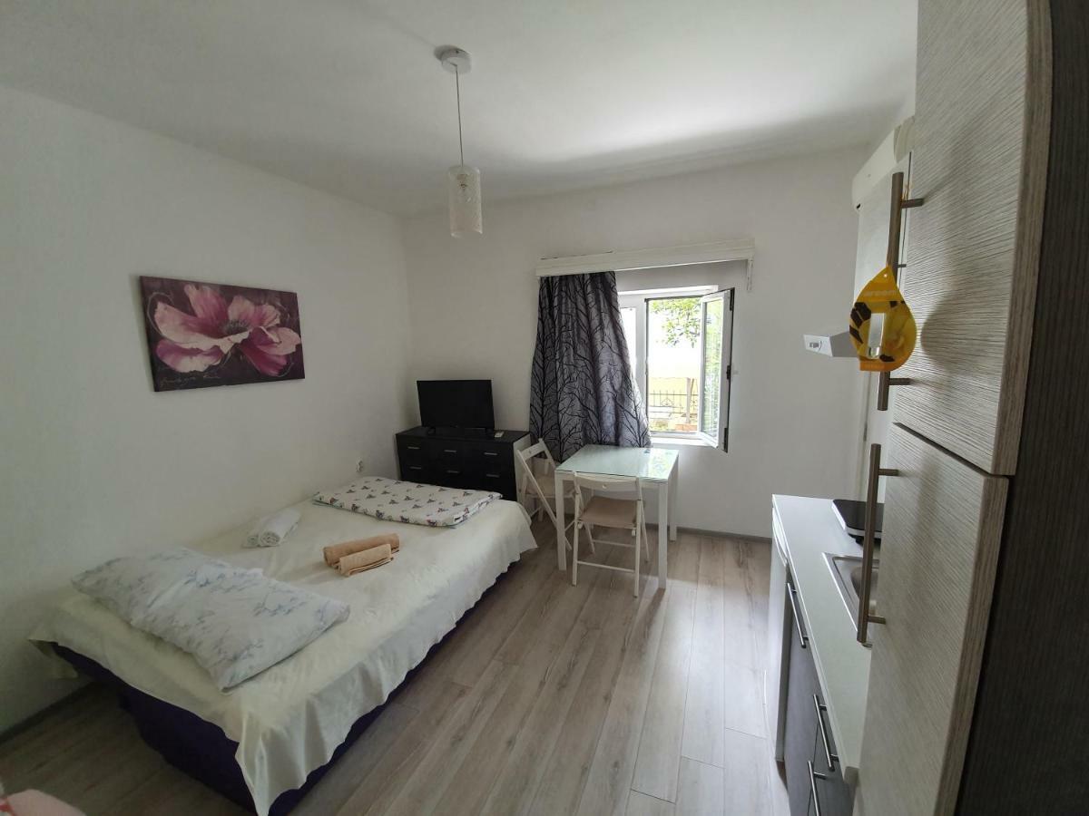 Studio Apartments Ilija Котор Екстер'єр фото